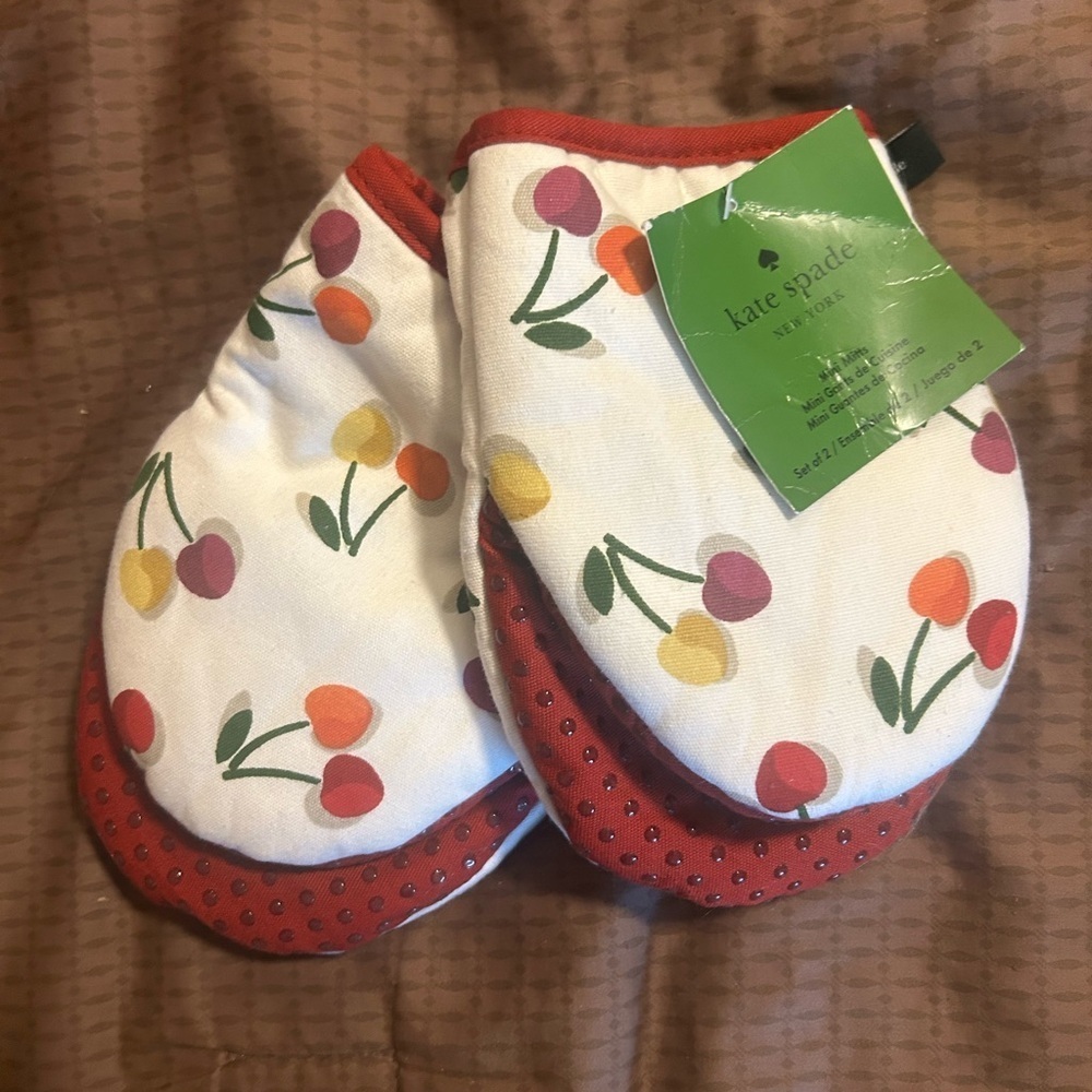 Kate Spade Cherry Print Mitts for baking